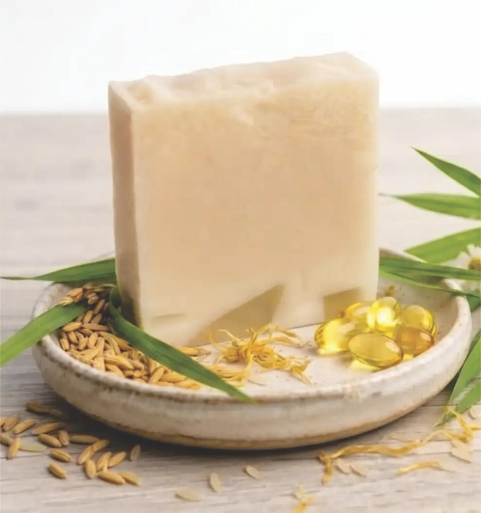 Jabón artesanal de arroz y vitamina E elaborado de forma sostenible.